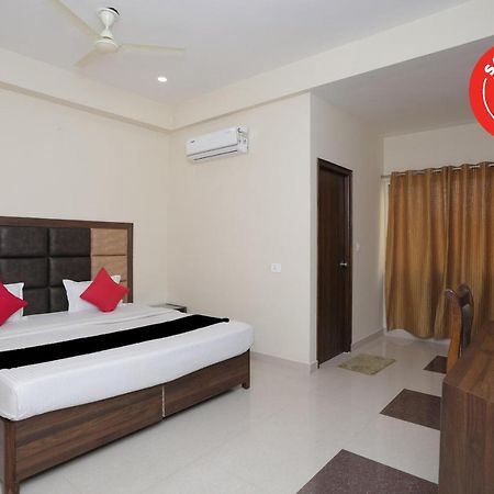 Capital O 37423 Golden Leaf Otel Dehradun Dış mekan fotoğraf