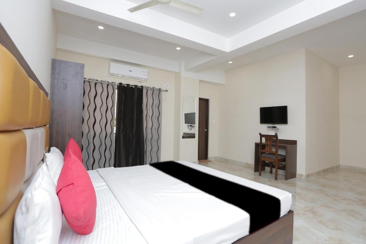 Capital O 37423 Golden Leaf Otel Dehradun Dış mekan fotoğraf