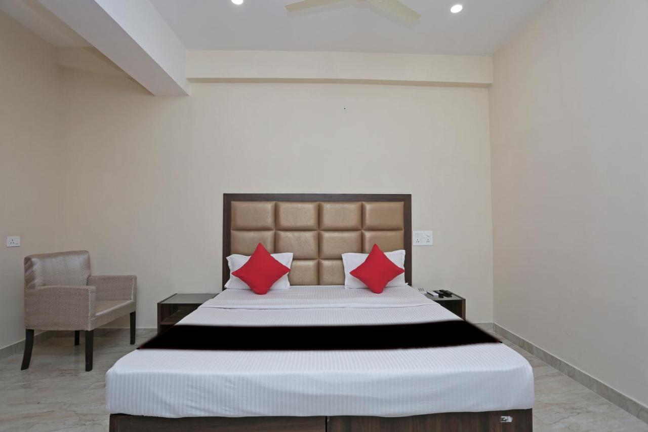 Capital O 37423 Golden Leaf Otel Dehradun Dış mekan fotoğraf