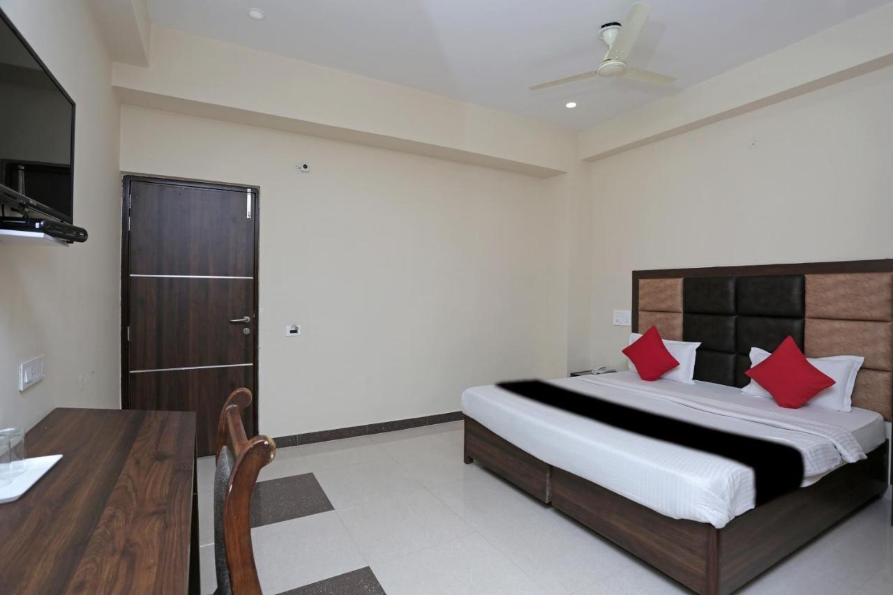 Capital O 37423 Golden Leaf Otel Dehradun Dış mekan fotoğraf