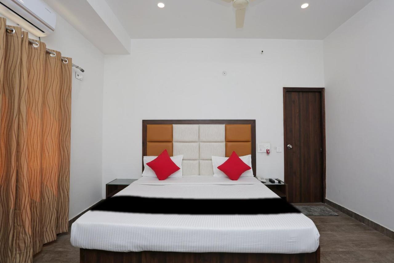 Capital O 37423 Golden Leaf Otel Dehradun Dış mekan fotoğraf