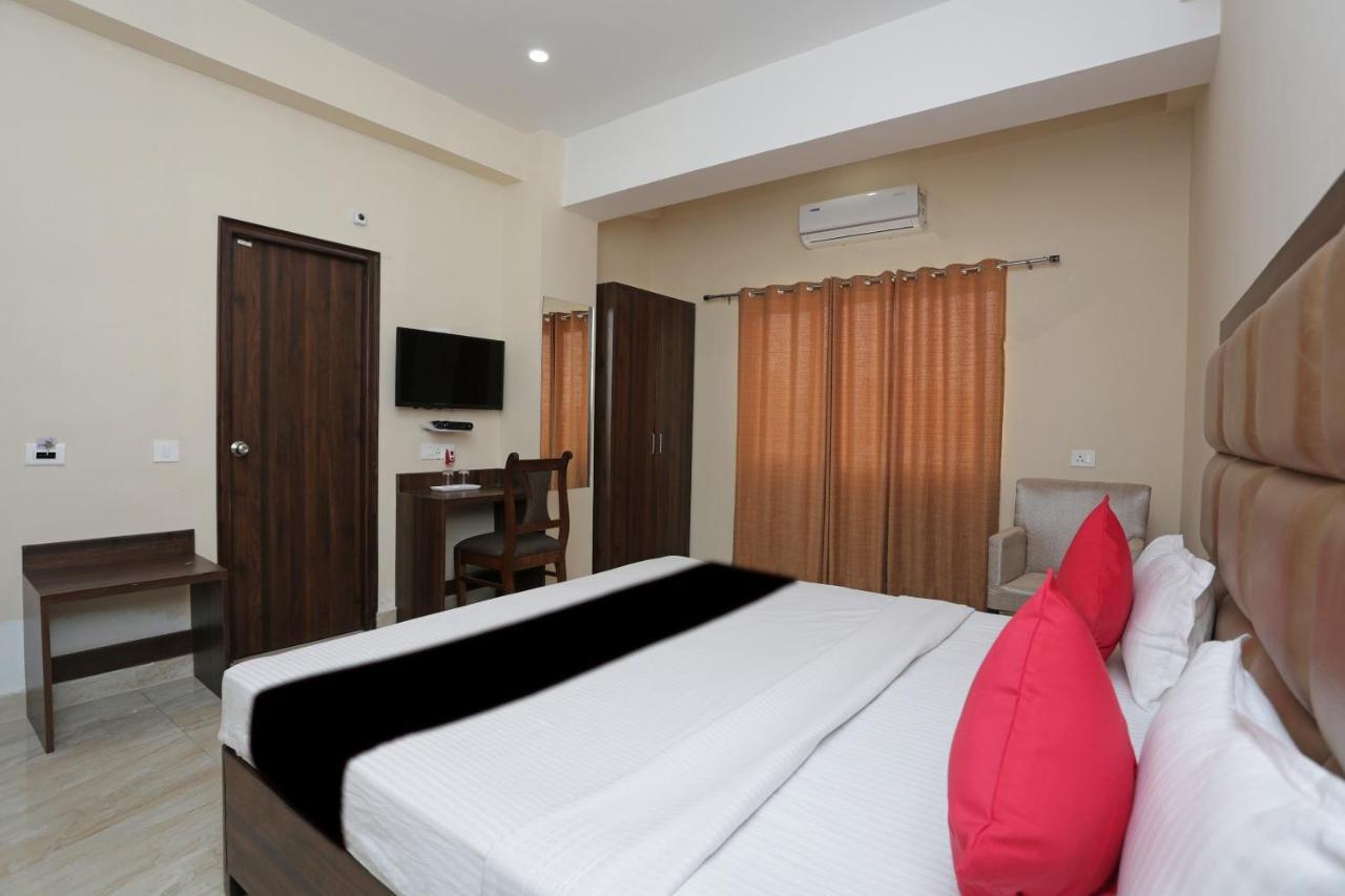 Capital O 37423 Golden Leaf Otel Dehradun Dış mekan fotoğraf