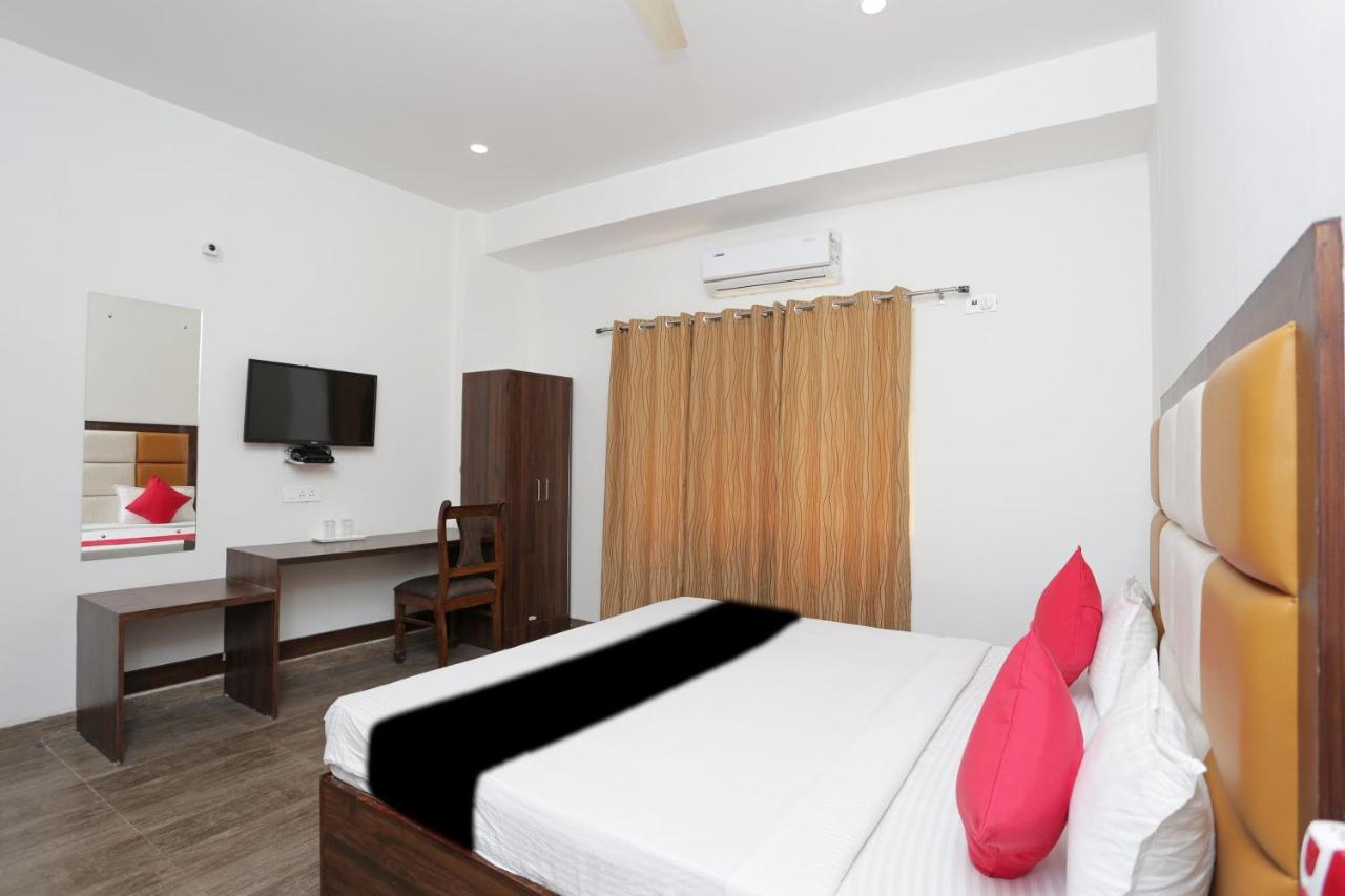 Capital O 37423 Golden Leaf Otel Dehradun Dış mekan fotoğraf