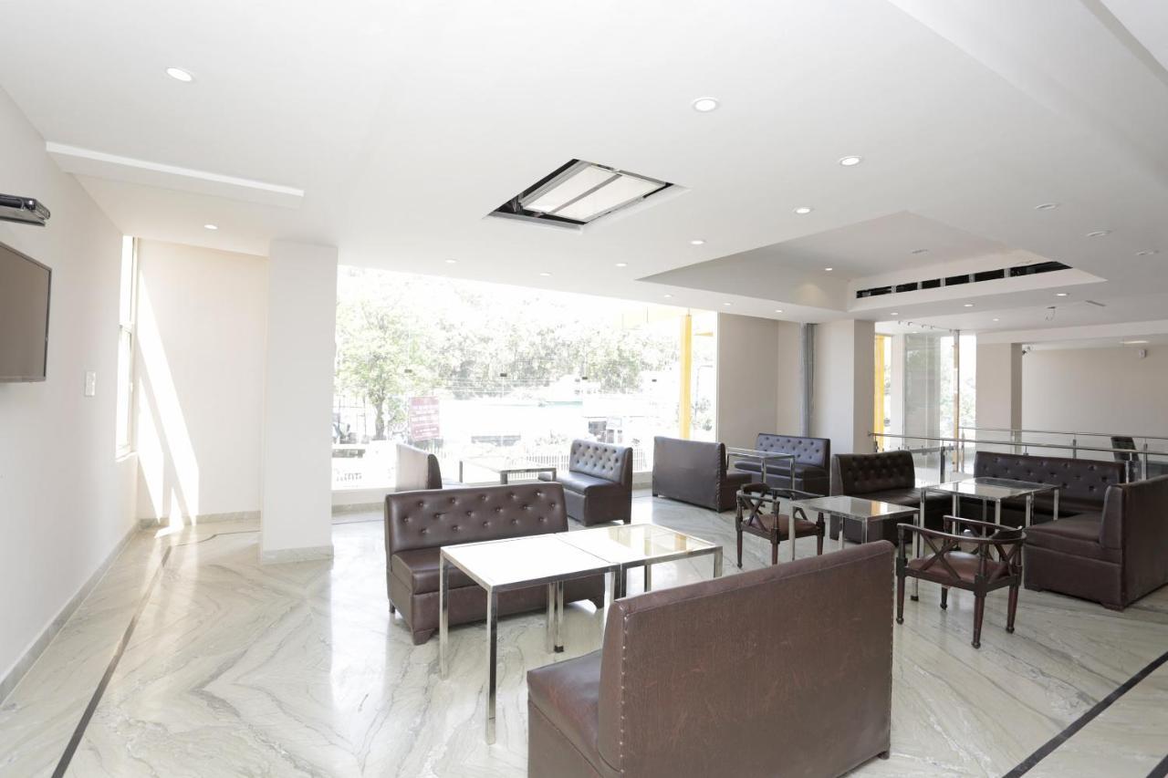 Capital O 37423 Golden Leaf Otel Dehradun Dış mekan fotoğraf