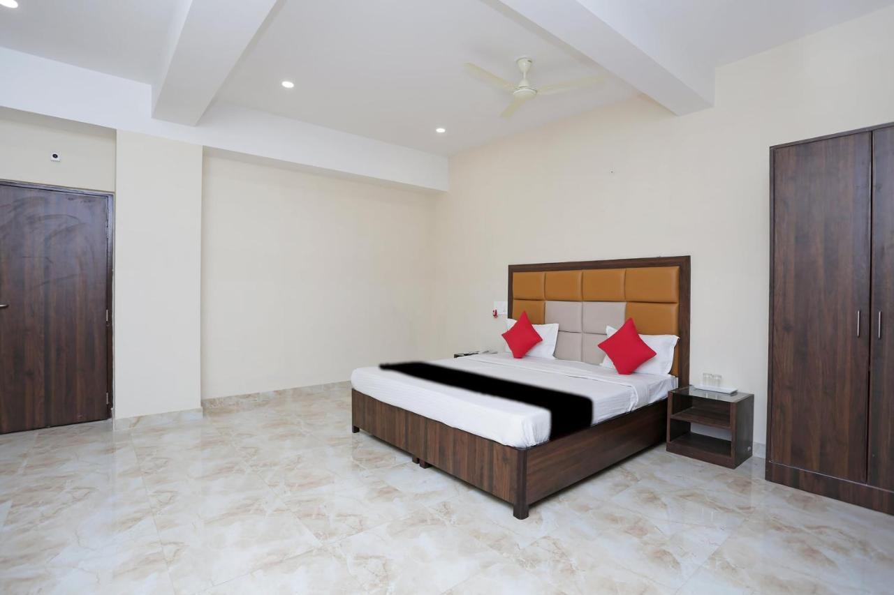 Capital O 37423 Golden Leaf Otel Dehradun Dış mekan fotoğraf