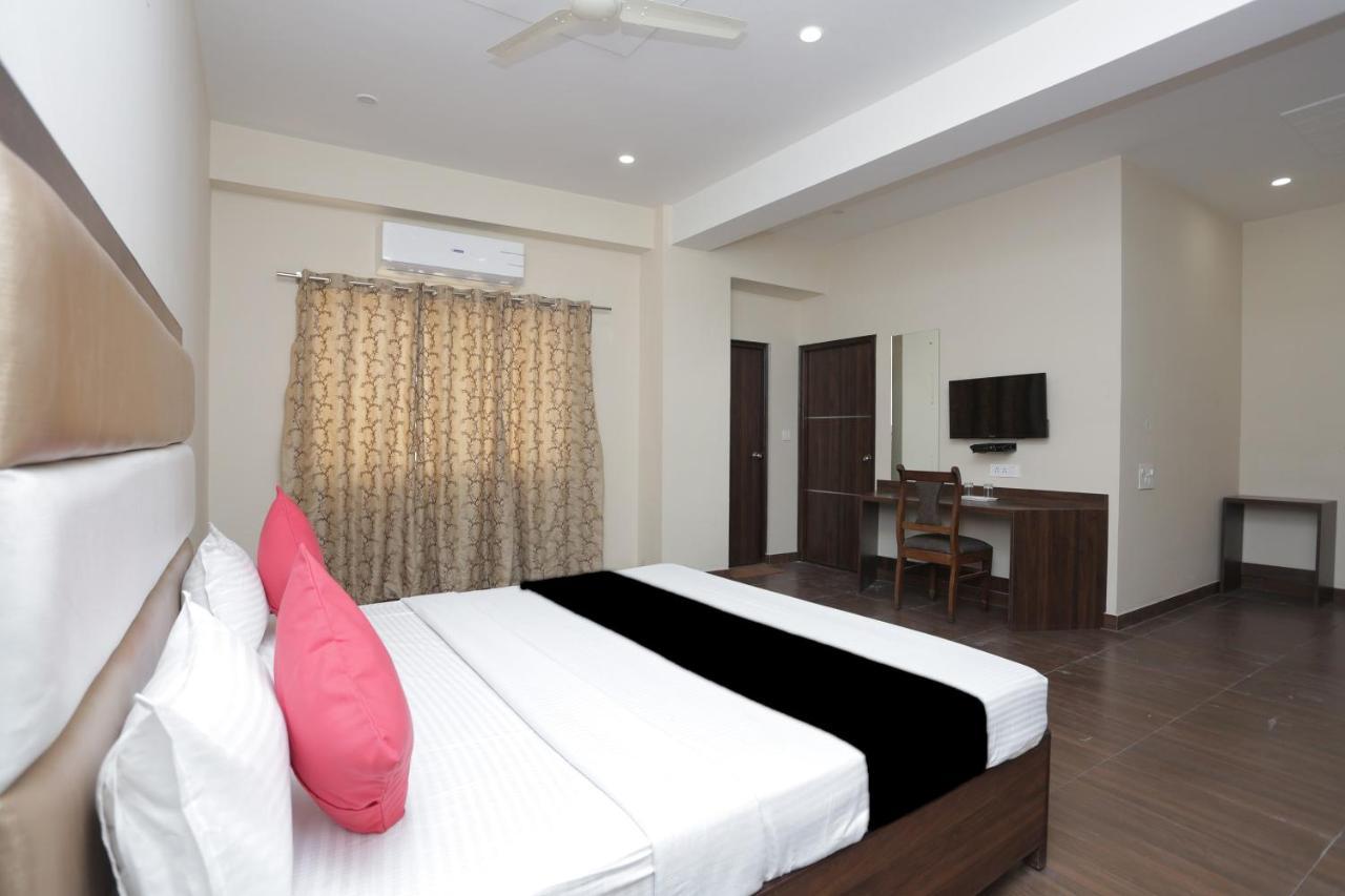Capital O 37423 Golden Leaf Otel Dehradun Dış mekan fotoğraf