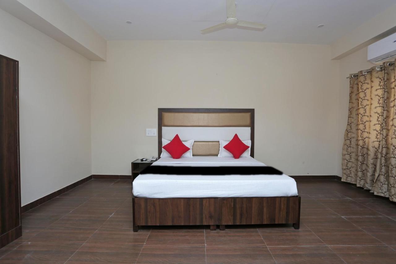 Capital O 37423 Golden Leaf Otel Dehradun Dış mekan fotoğraf