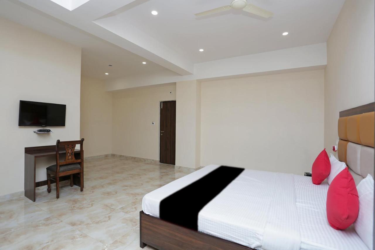 Capital O 37423 Golden Leaf Otel Dehradun Dış mekan fotoğraf