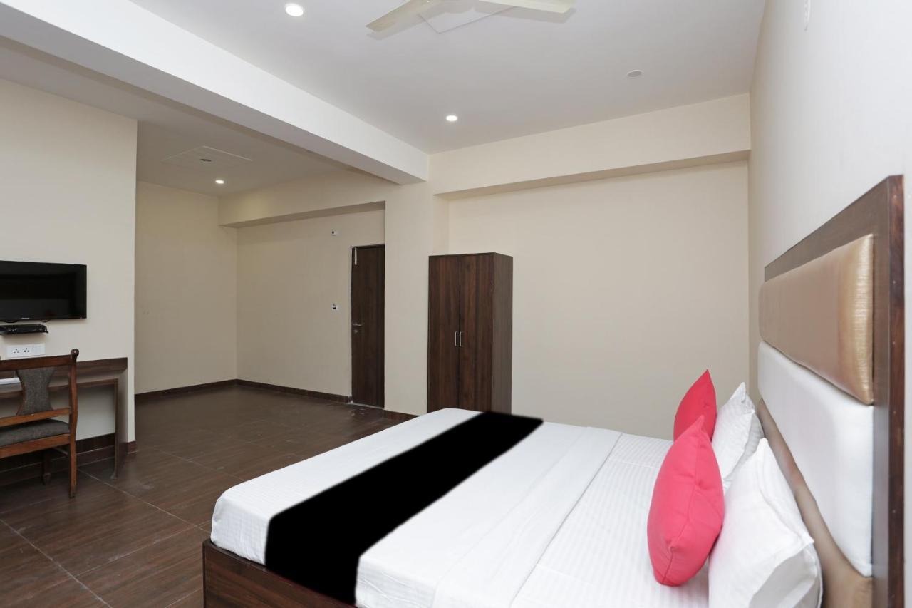 Capital O 37423 Golden Leaf Otel Dehradun Dış mekan fotoğraf