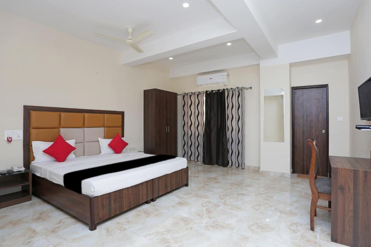 Capital O 37423 Golden Leaf Otel Dehradun Dış mekan fotoğraf