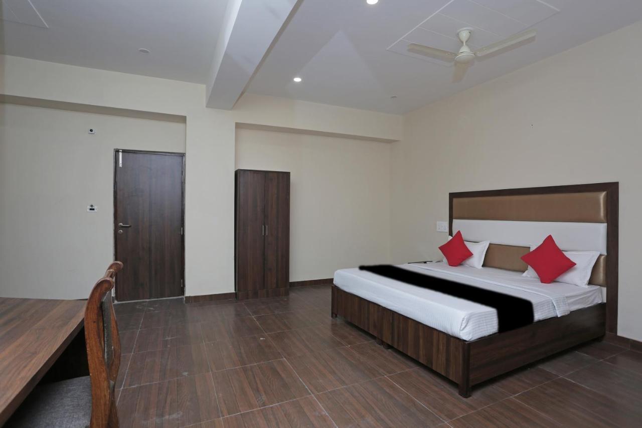 Capital O 37423 Golden Leaf Otel Dehradun Dış mekan fotoğraf