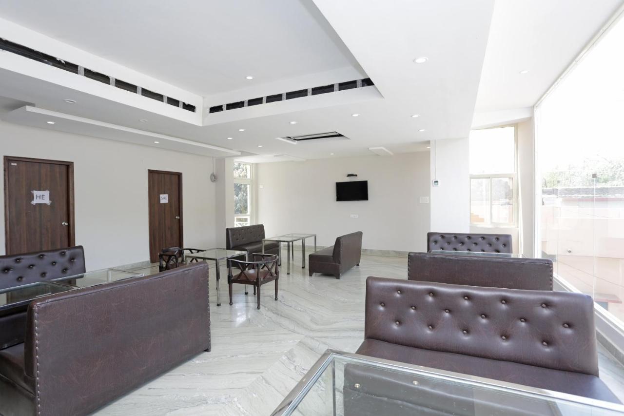 Capital O 37423 Golden Leaf Otel Dehradun Dış mekan fotoğraf