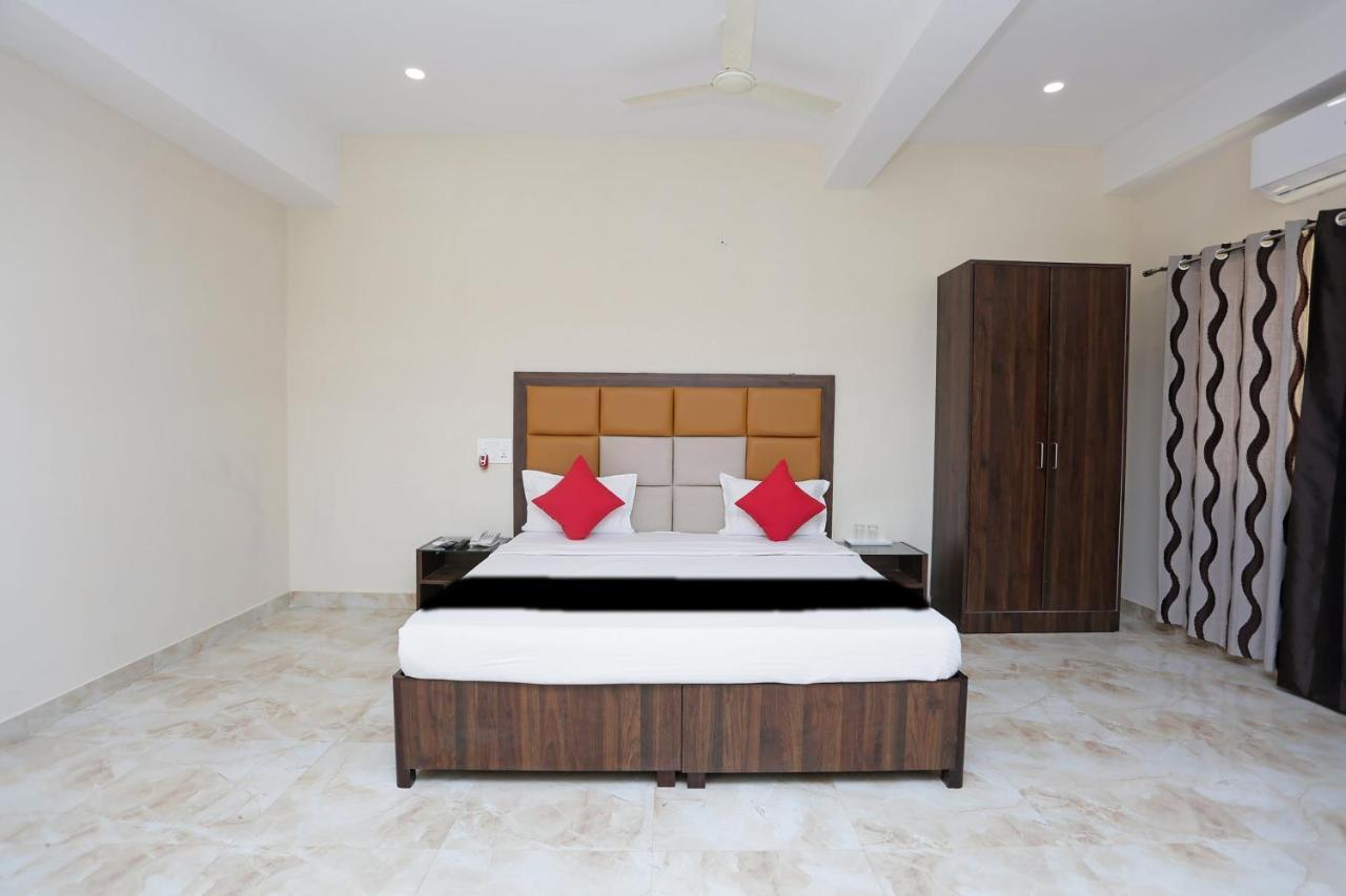 Capital O 37423 Golden Leaf Otel Dehradun Dış mekan fotoğraf
