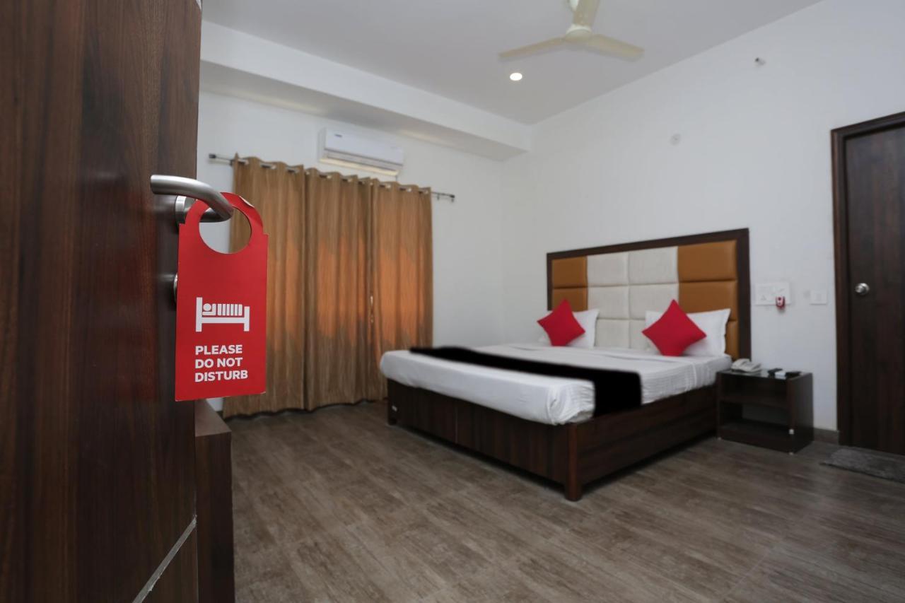Capital O 37423 Golden Leaf Otel Dehradun Dış mekan fotoğraf